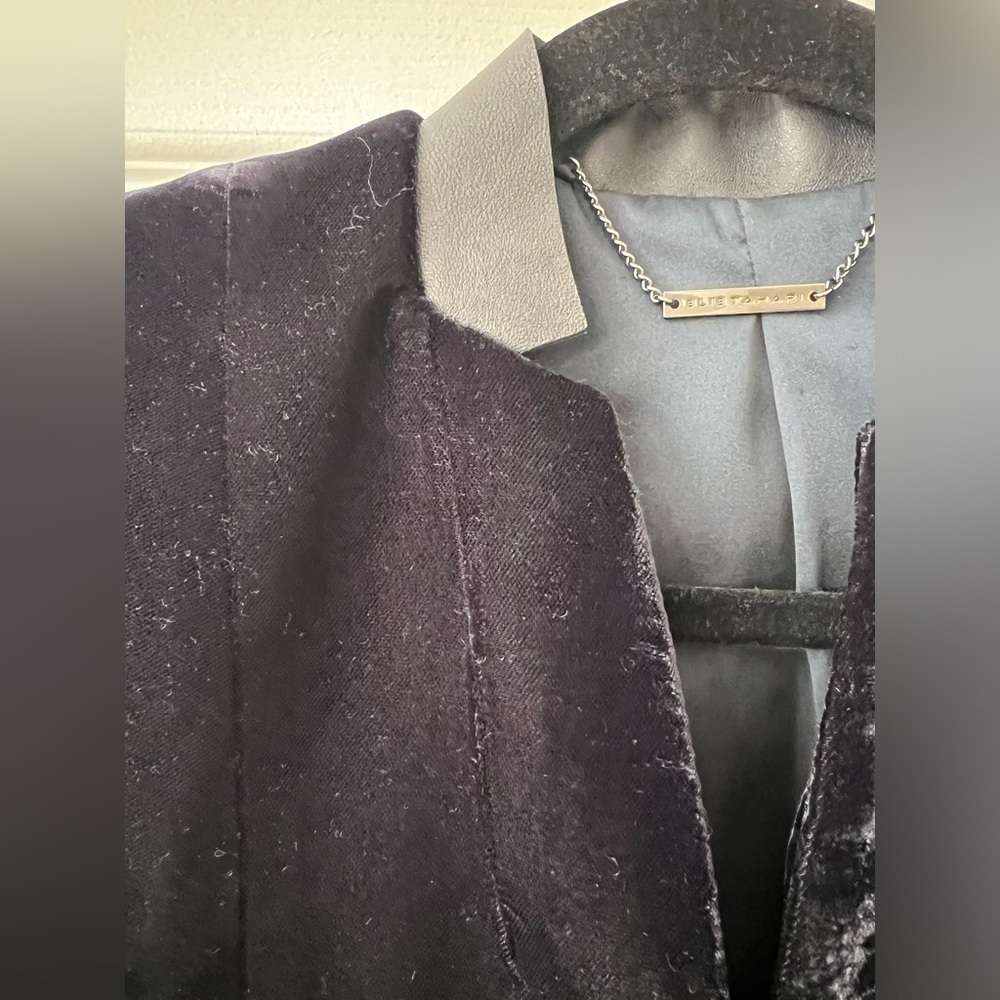 ELLIE TAHARI MIDNIGHT VELVET BLUE WITH LEATHER COLLAR BLAZER SIZE XS - Picture 3 of 16